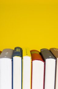 libri in fila